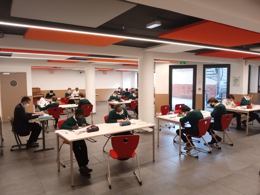 Hautefeuille - Collège et lycée pour garçon à Courbevoie